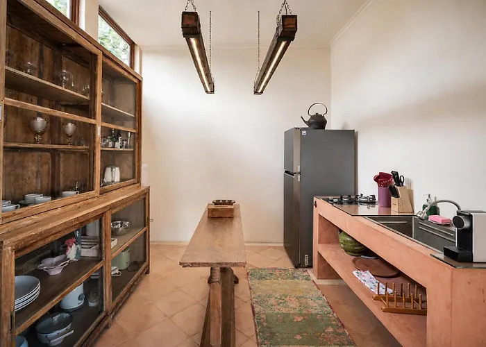3br Mediterranean Open Living & Pool *