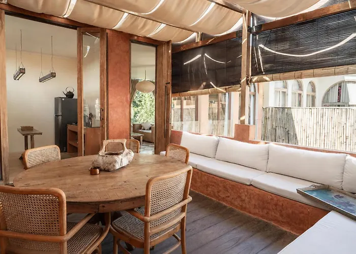 3br Mediterranean Open Living & Pool *